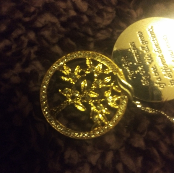 Necklace - Picture 2 of 3